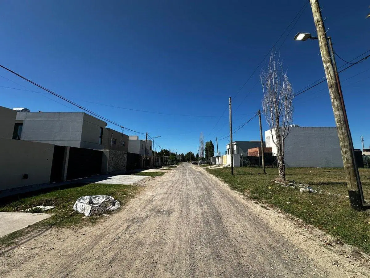 LOTE EN VENTA EN GONNET ESCRITURADO 8