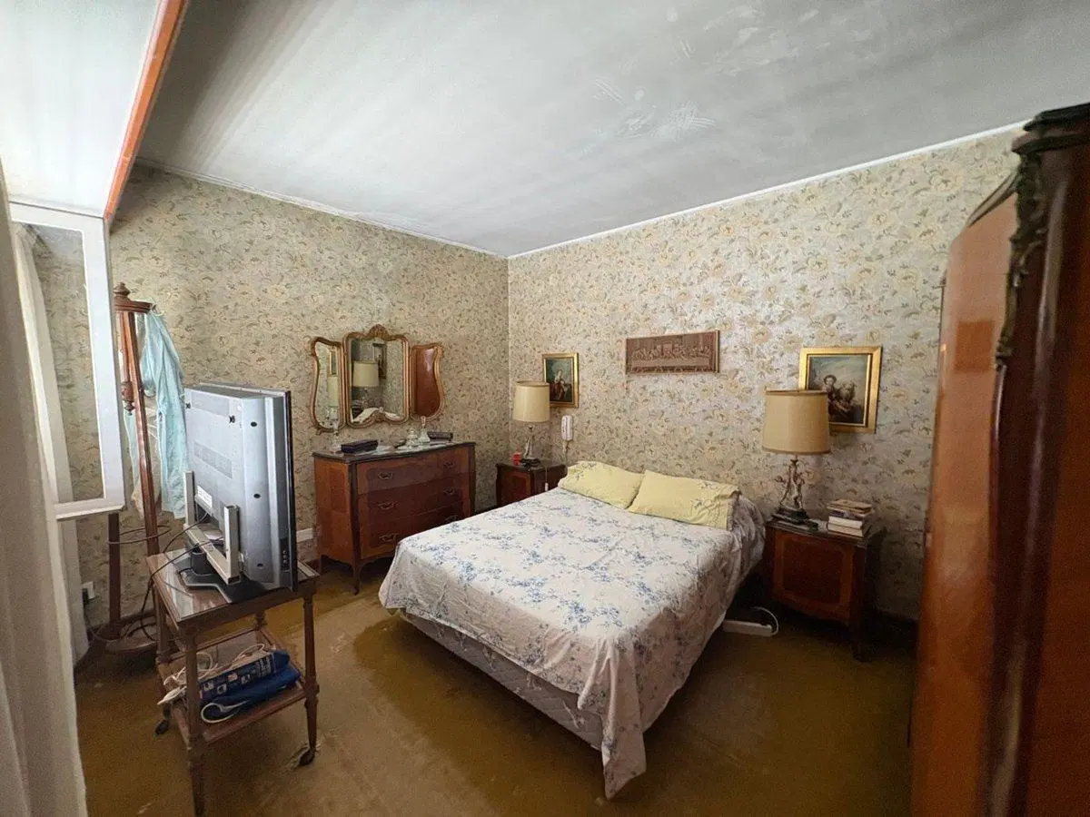 CASA CON GALPON EN VENTA LA PLATA - APTO BANCO 3