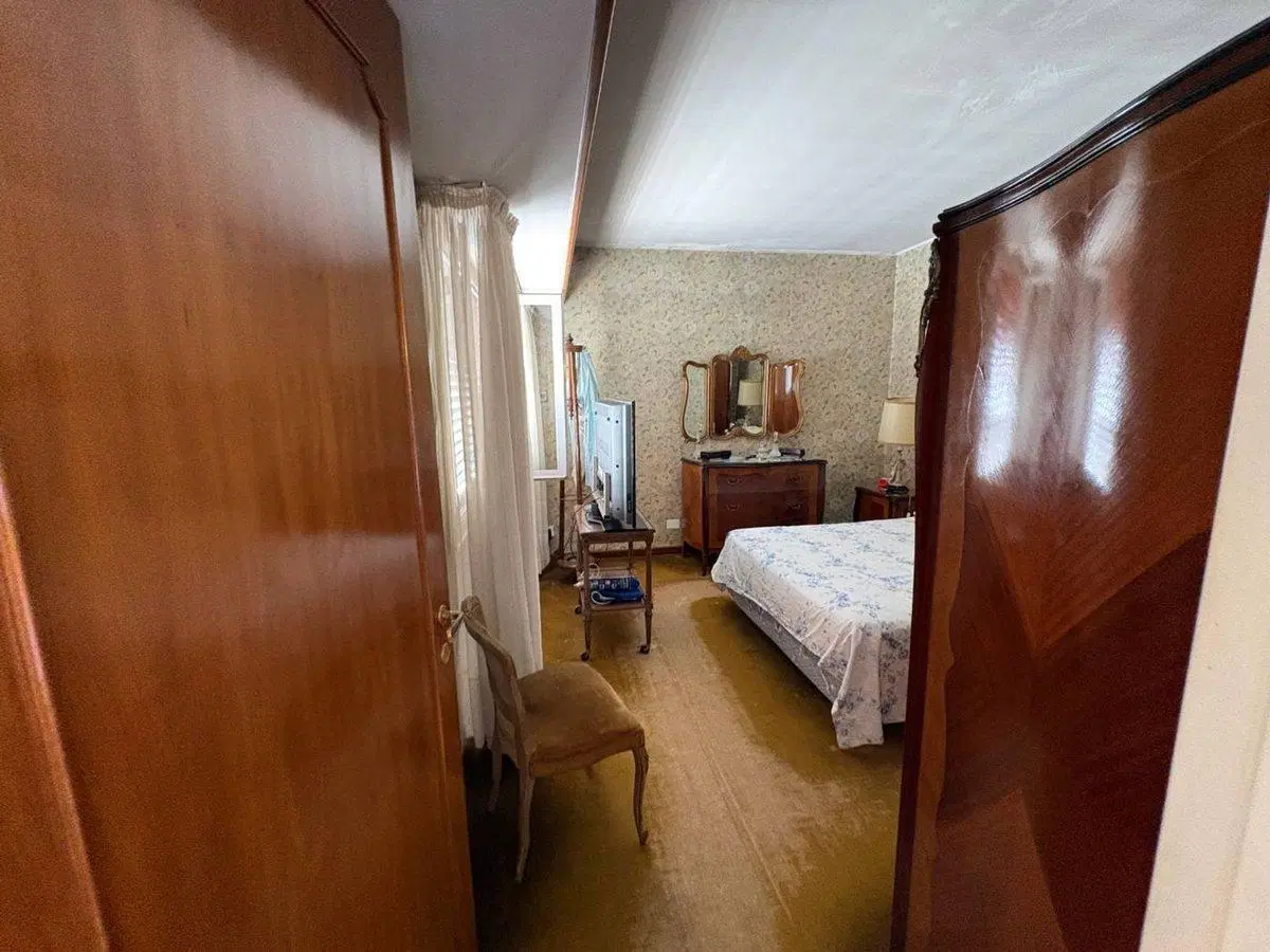 CASA CON GALPON EN VENTA LA PLATA - APTO BANCO 8