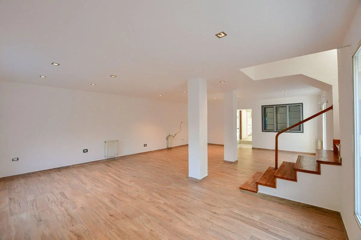 CASA EN VENTA EN CITY BELL POSIBLE APTO BANCO 3