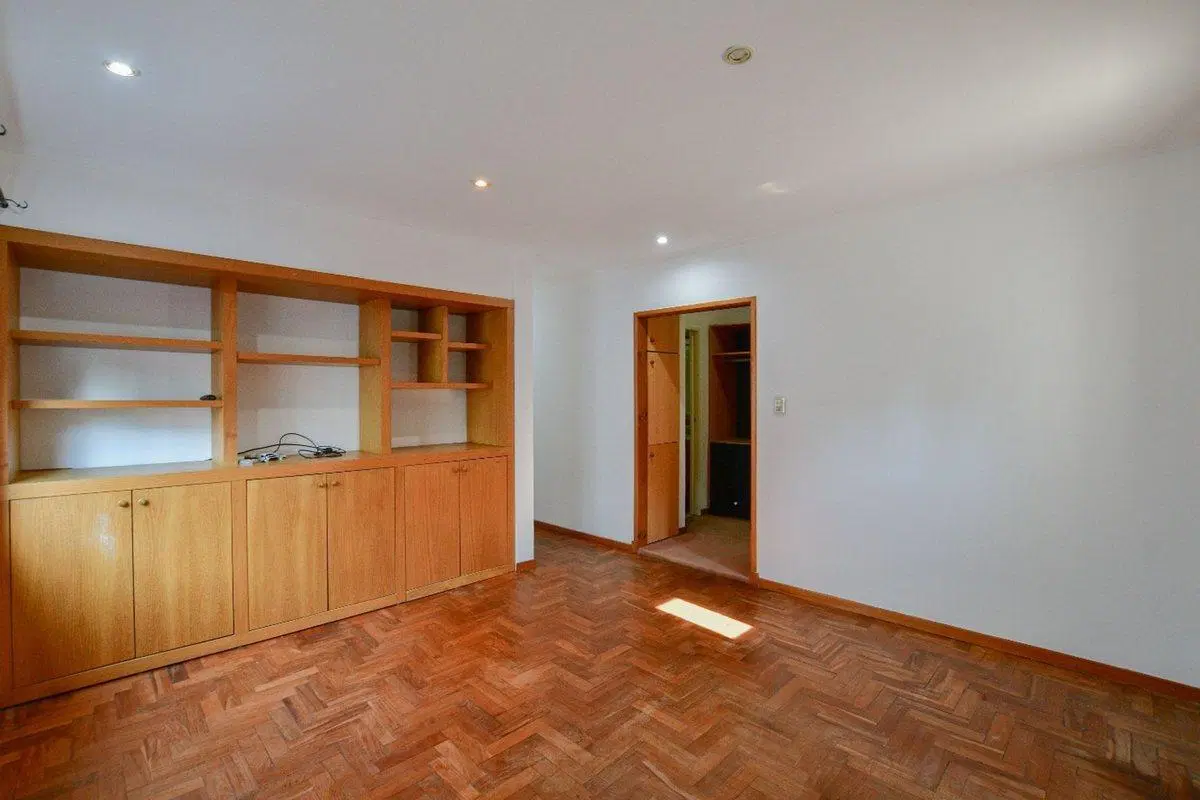 CASA EN VENTA EN CITY BELL POSIBLE APTO BANCO 5