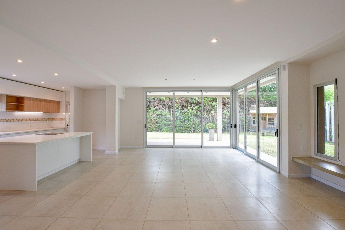 Foto de CASA EN VENTA EN CITY BELL 4 DORMITORIOS, imagen 3