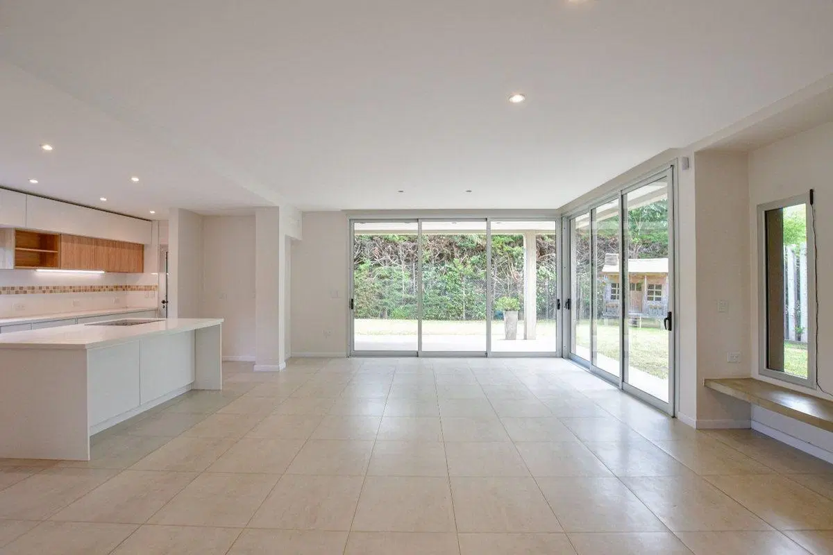 CASA EN VENTA EN CITY BELL 4 DORMITORIOS 3