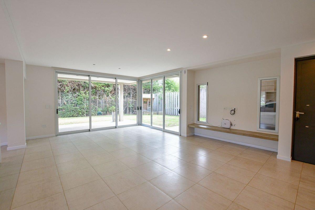Foto de CASA EN VENTA EN CITY BELL 4 DORMITORIOS, imagen 5