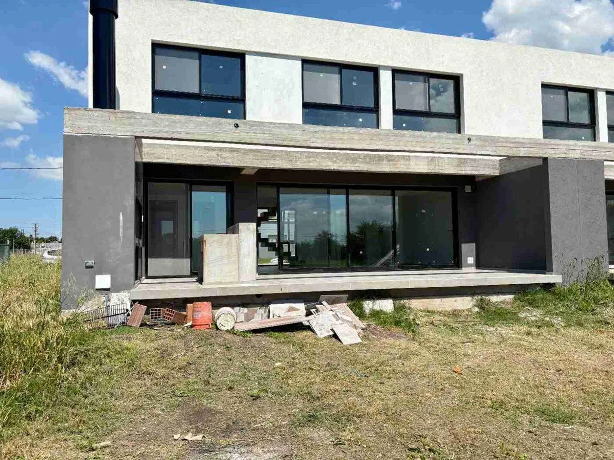 CASA EN VENTA EN GORINA A ESTRENAR 5