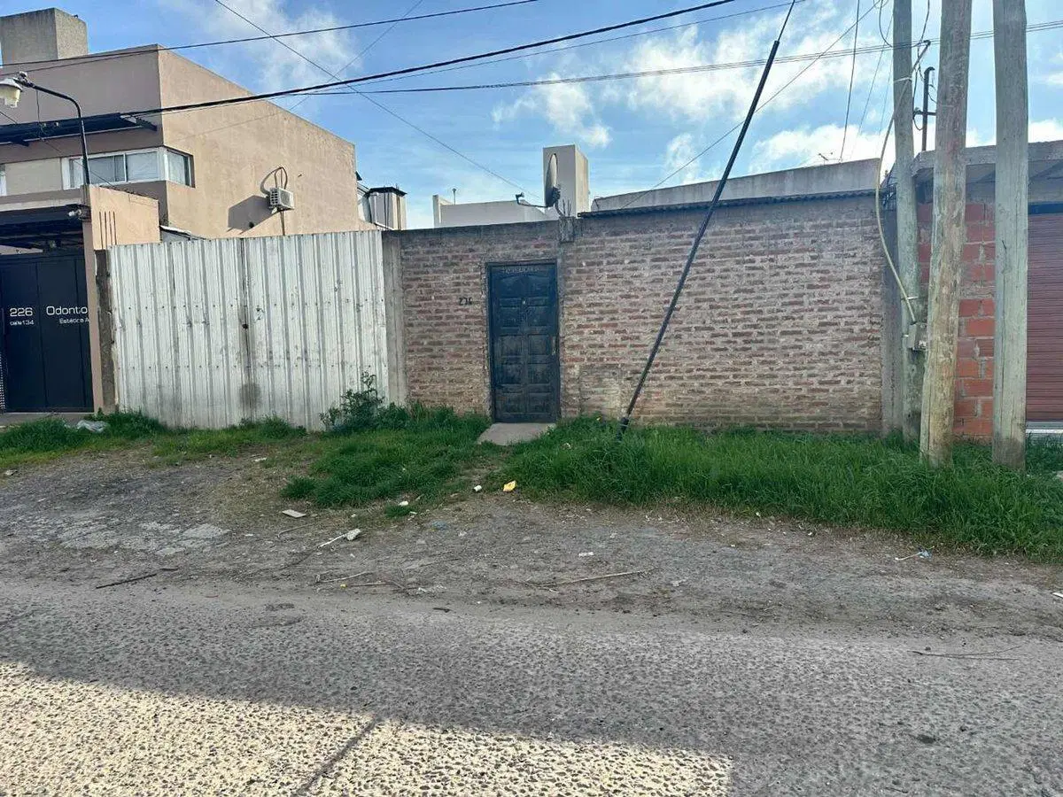 LOTE EN VENTA LA PLATA CON CONSTRUCCION A TERMINAR 4