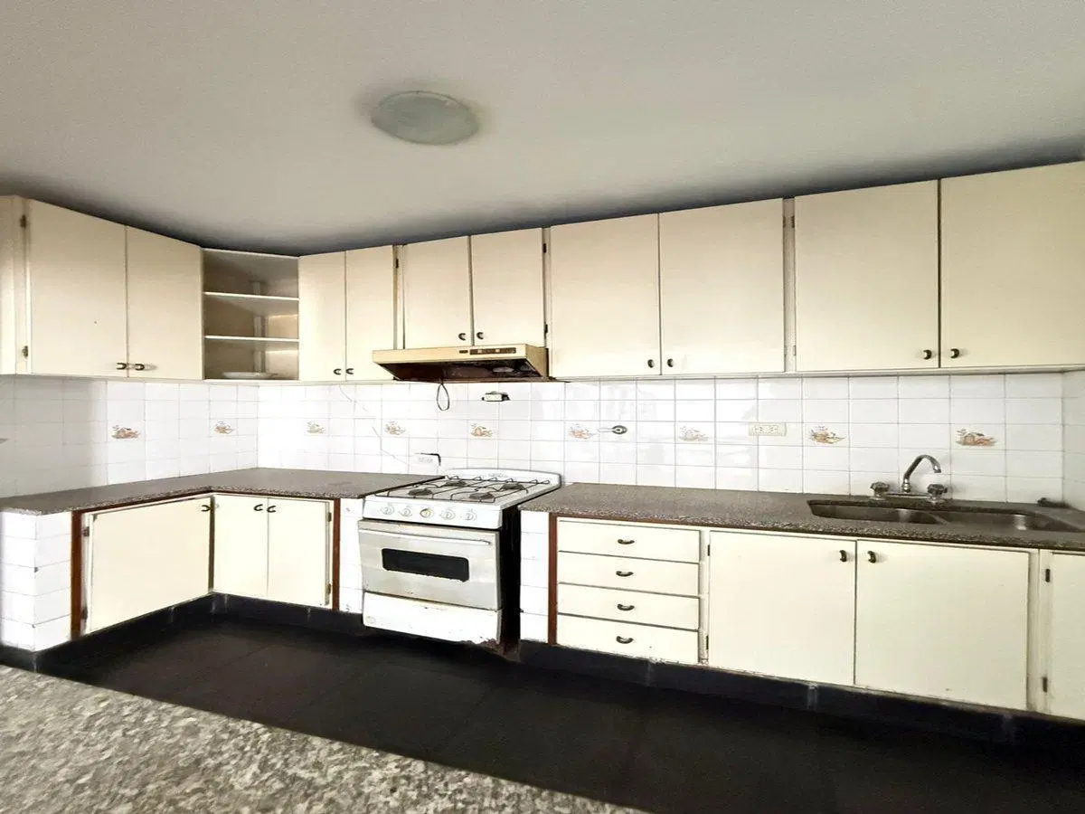 CASA EN VENTA LA PLATA A REFACCIONAR 3