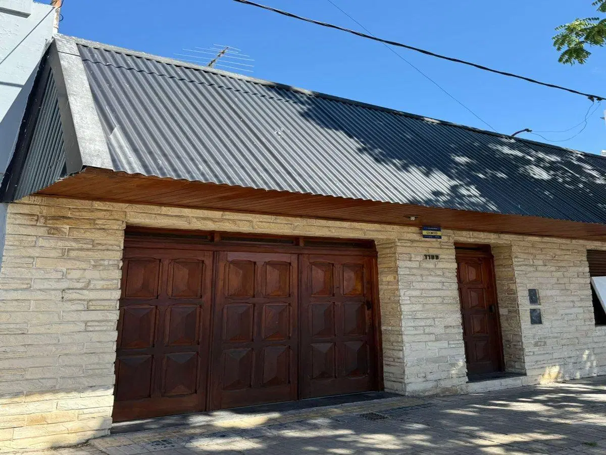 CASA EN VENTA LA PLATA A REFACCIONAR 2