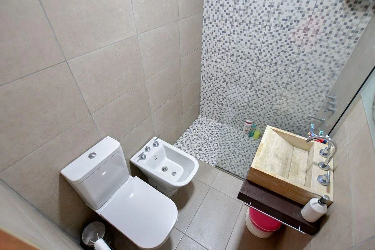 Casa en venta La Plata quincho, jardin y cochera 2