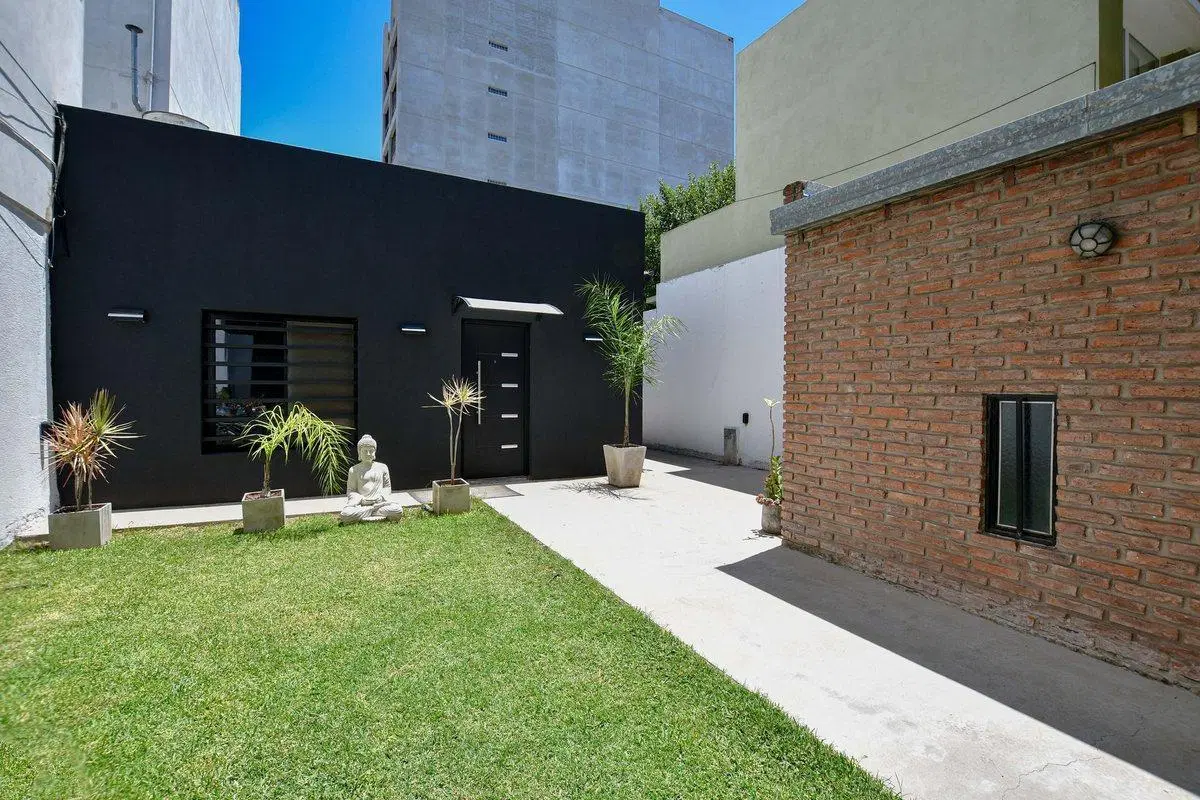 Casa en venta La Plata quincho, jardin y cochera 3