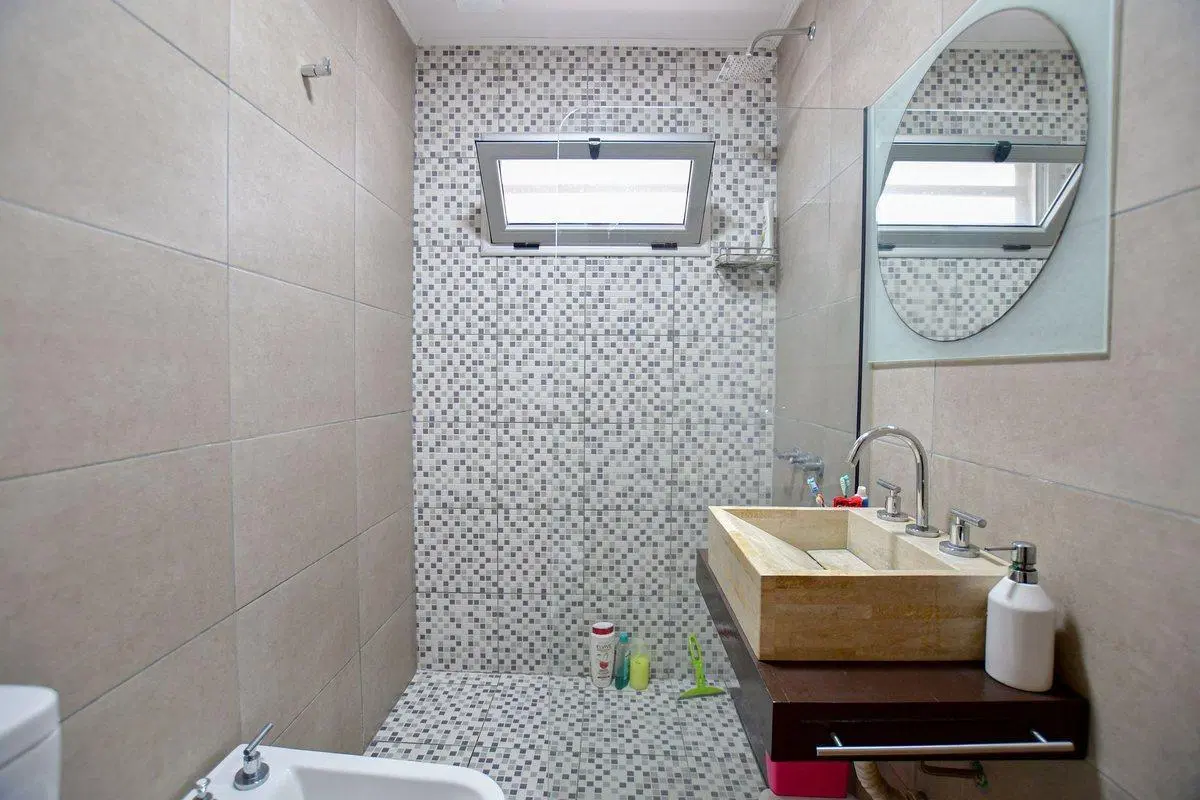 Casa en venta La Plata quincho, jardin y cochera 4