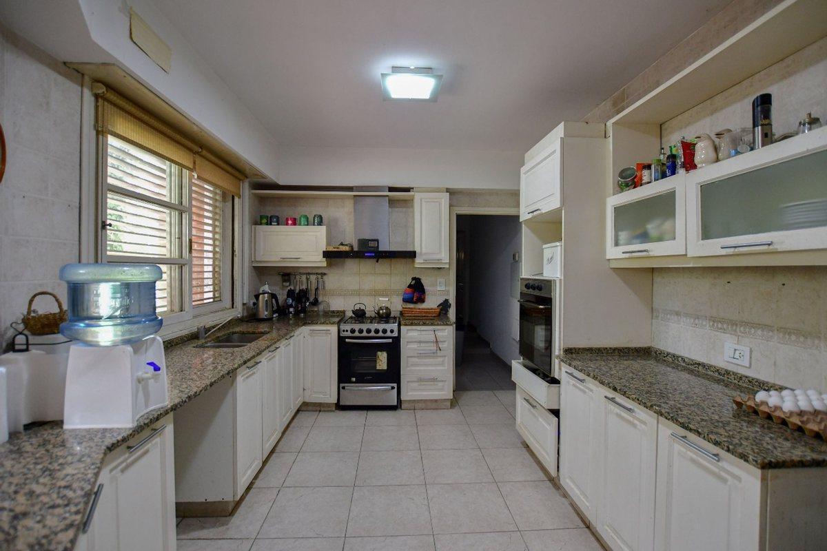 Foto de CASA EN VENTA GONNET 5 DORMITORIOS ENTRE CAMINOS, imagen 1