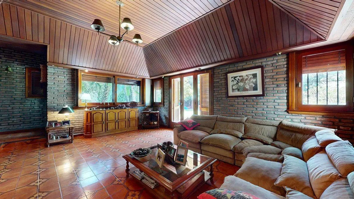 CASA EN VENTA RINGUELET 3 DORMITORIOS PILETA 2