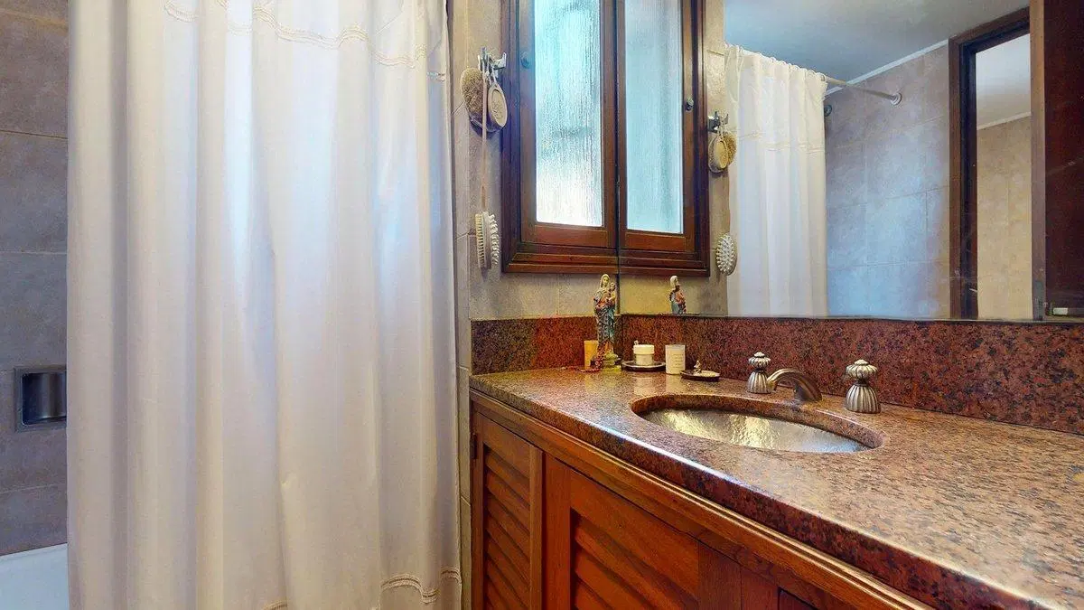 CASA EN VENTA RINGUELET 3 DORMITORIOS PILETA 5