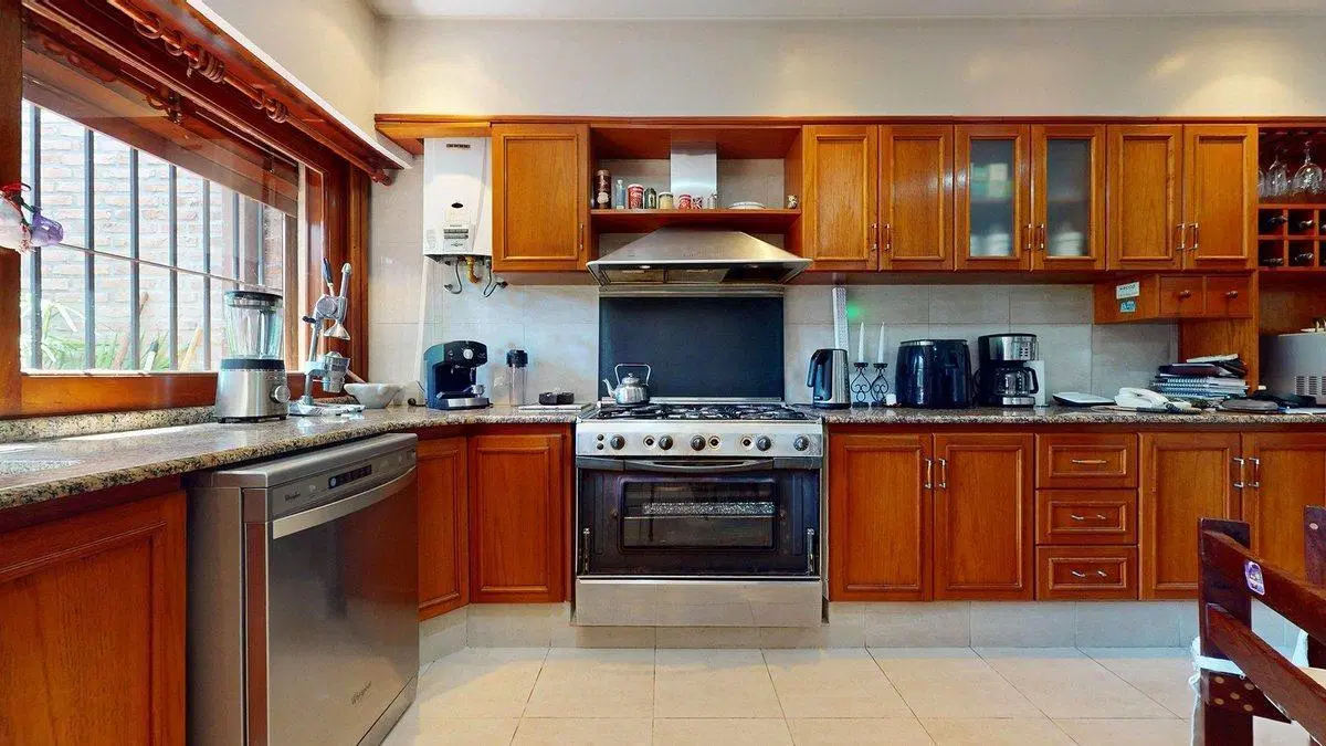 CASA EN VENTA RINGUELET 3 DORMITORIOS PILETA 4