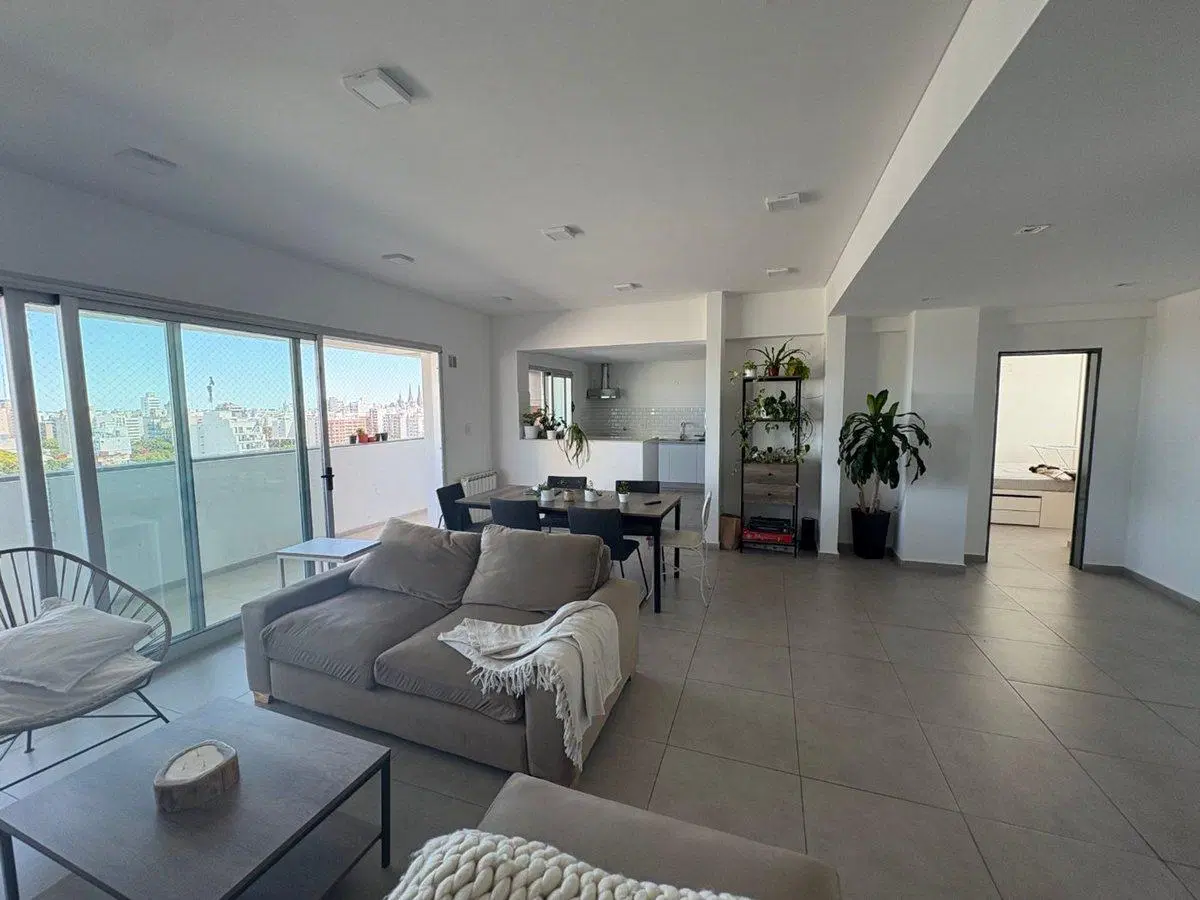 SEMIPISO EN VENTA LA PLATA COCHERA CUBIERTA 2
