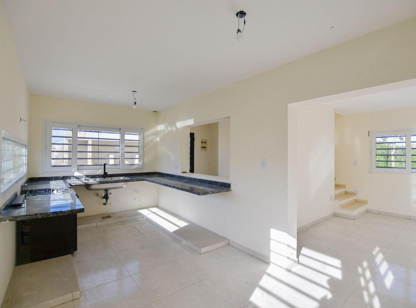 Foto de CASA EN VENTA EN LISANDRO OLMOS COCHERA, imagen 4