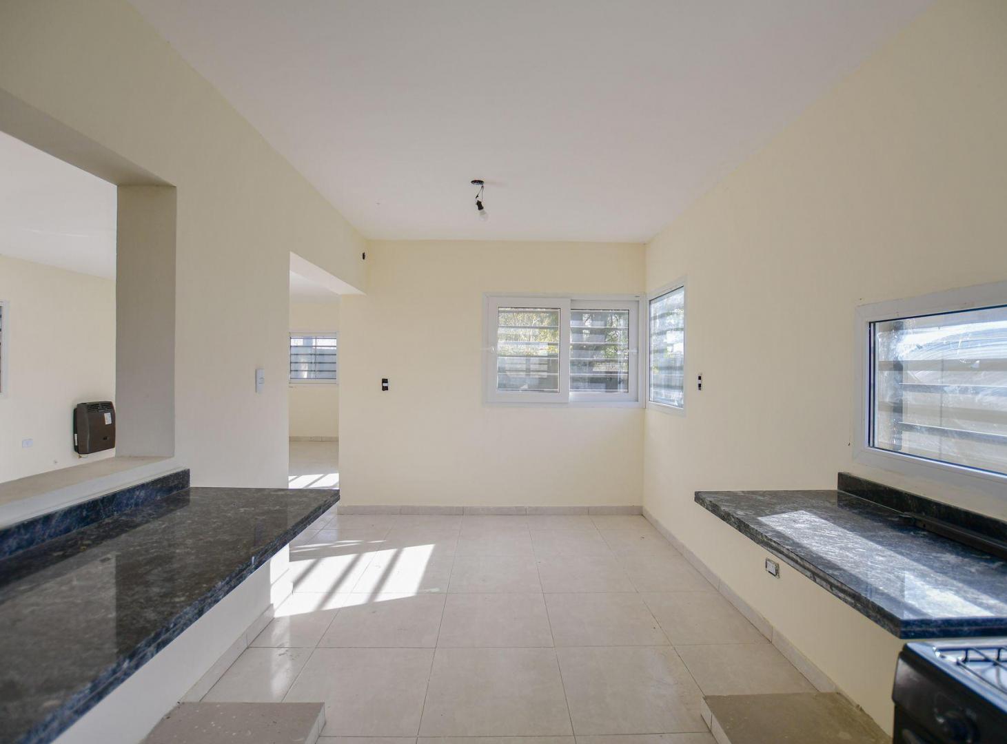 Foto de CASA EN VENTA EN LISANDRO OLMOS COCHERA, imagen 3