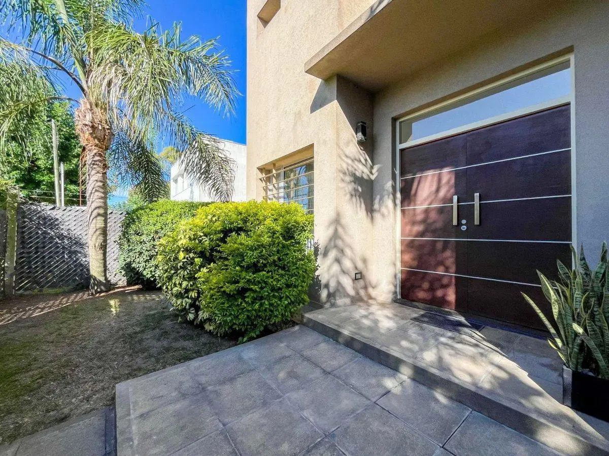 CASA EN VENTA PUNTA LARA 3 DORMITORIOS 4