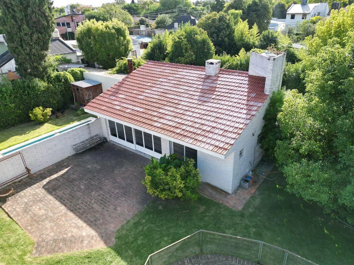 CASA EN VENTA GONNET 3 DORMITORIOS PARQUE Y PILETA 8