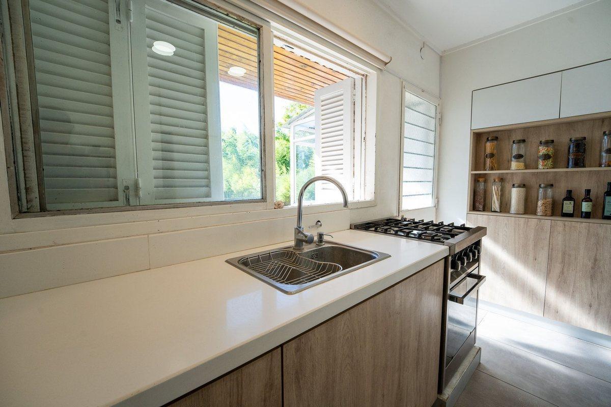 Foto de CASA EN VENTA GONNET 3 DORMITORIOS PARQUE Y PILETA, imagen 1