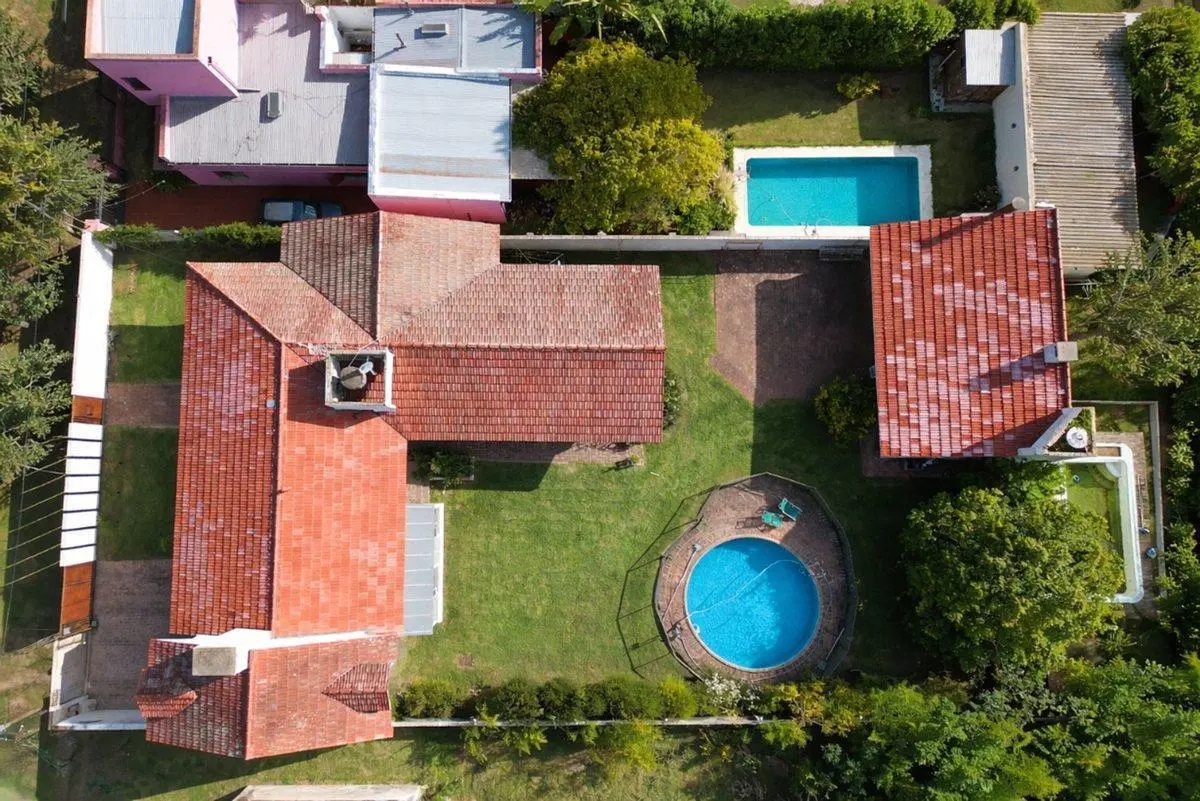 CASA EN VENTA GONNET 3 DORMITORIOS PARQUE Y PILETA 5