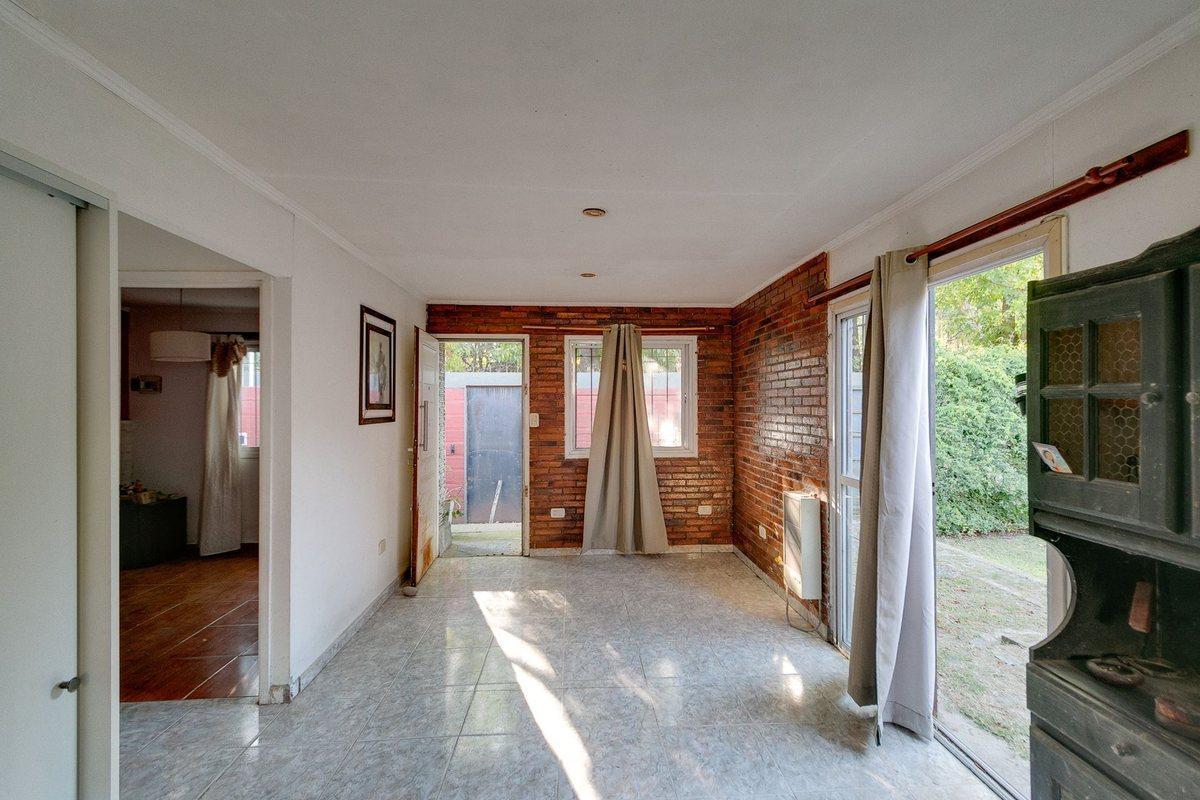 Foto de CASA EN VENTA LA PLATA 2 DORMITORIOS PILETA, imagen 2