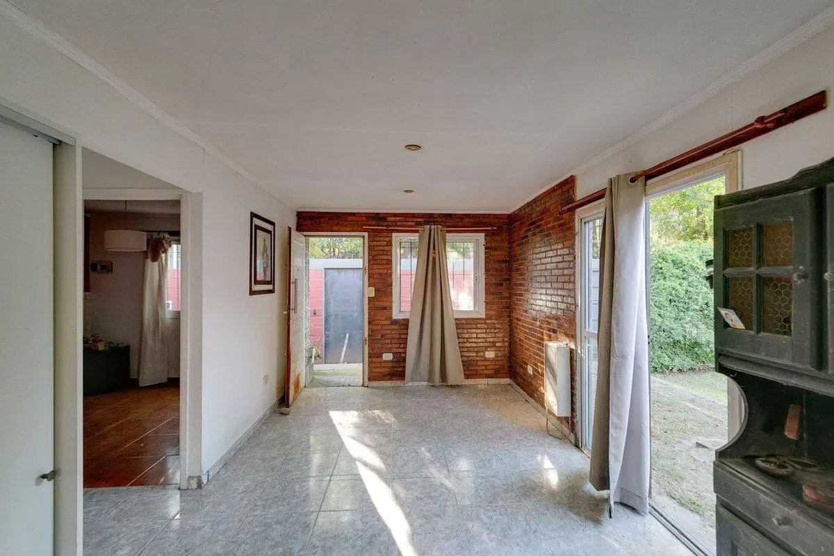 CASA EN VENTA LA PLATA 2 DORMITORIOS PILETA 2