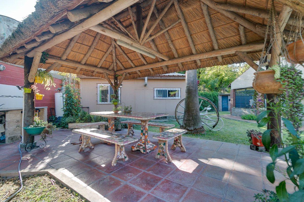 Foto de CASA EN VENTA LA PLATA 2 DORMITORIOS PILETA, imagen 1