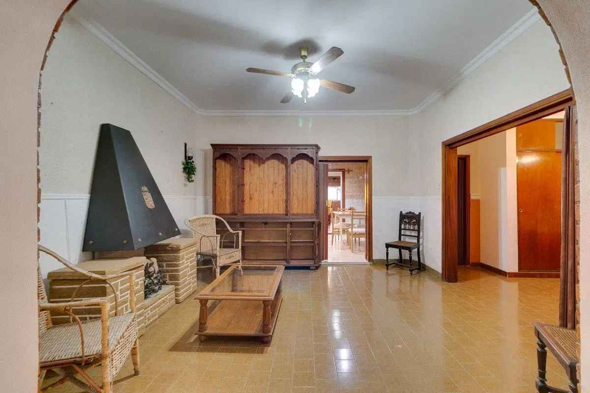 CASA EN VENTA LA PLATA 3 DORMITORIOS COCHERA 4