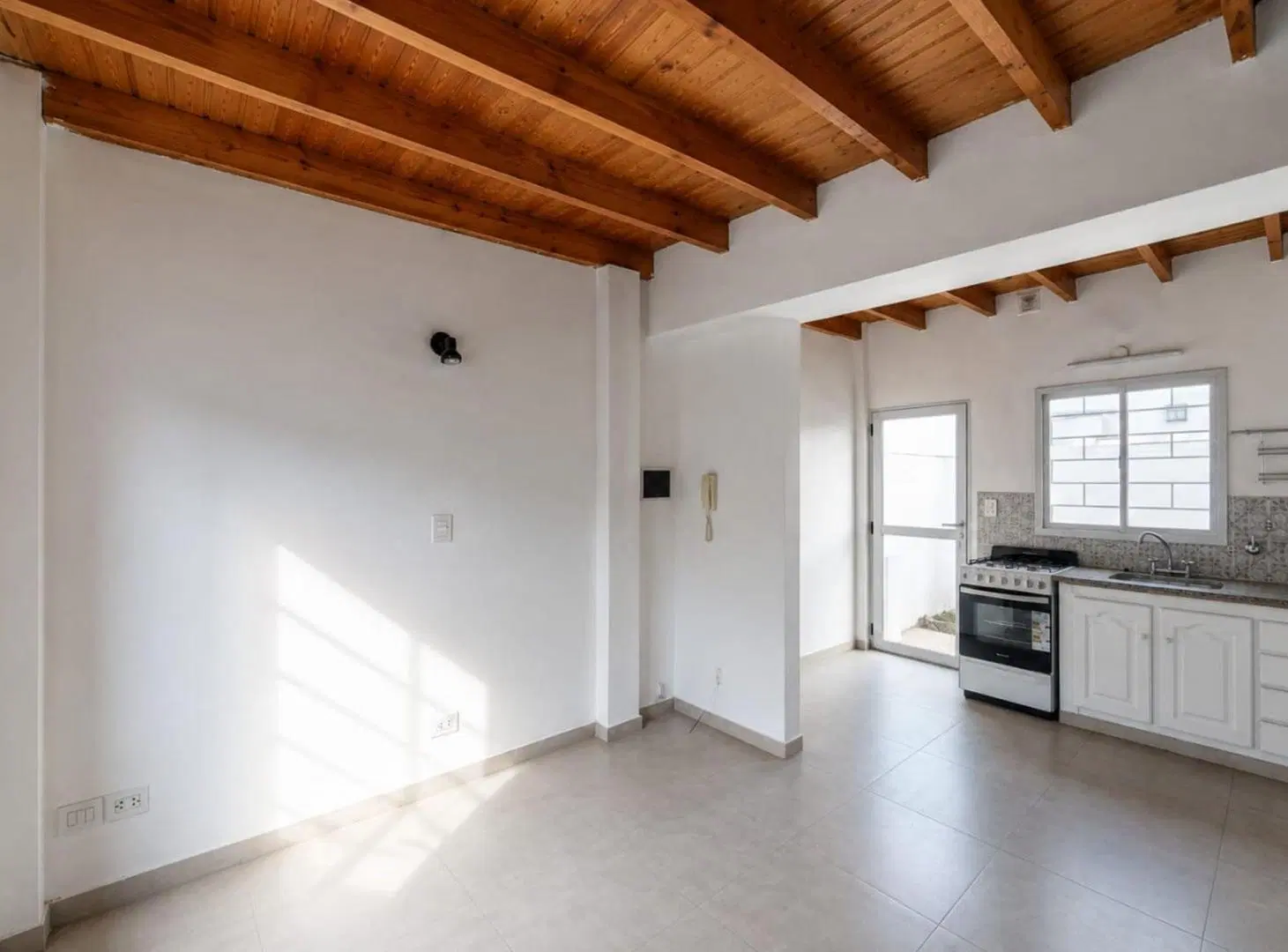 DUPLEX EN VENTA LA PLATA 2 DORMITORIOS Y PATIO 3