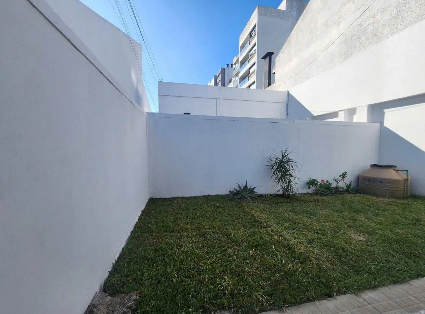 DUPLEX EN VENTA LA PLATA 2 DORMITORIOS Y PATIO 4