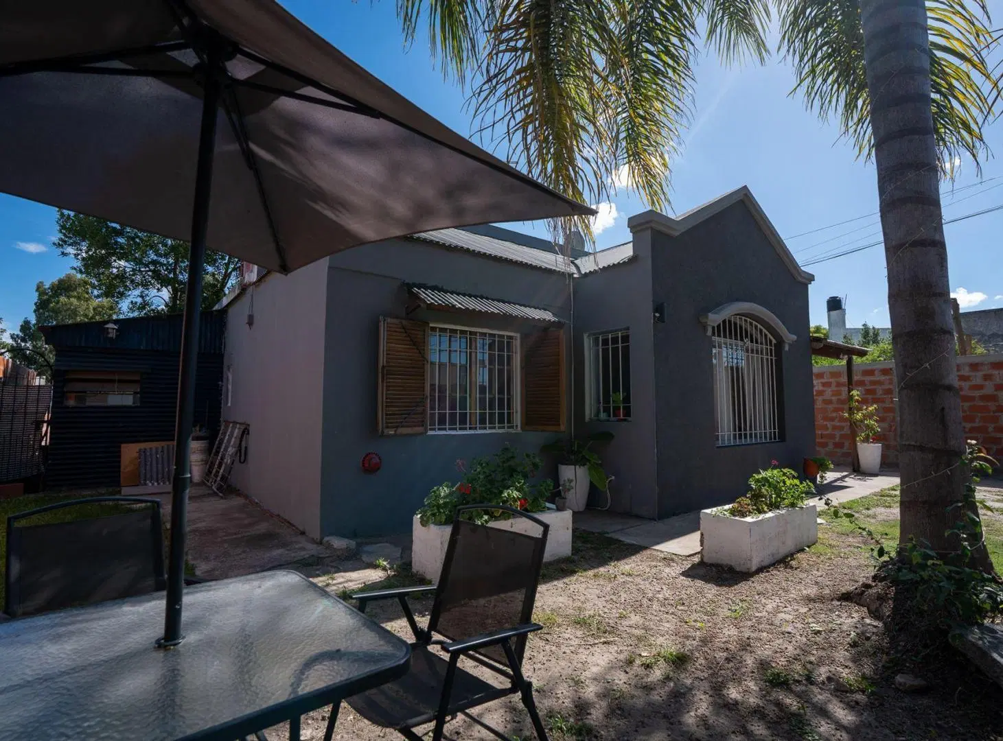 CASA EN VENTA LA PLATA 3 DORMITORIOS 4