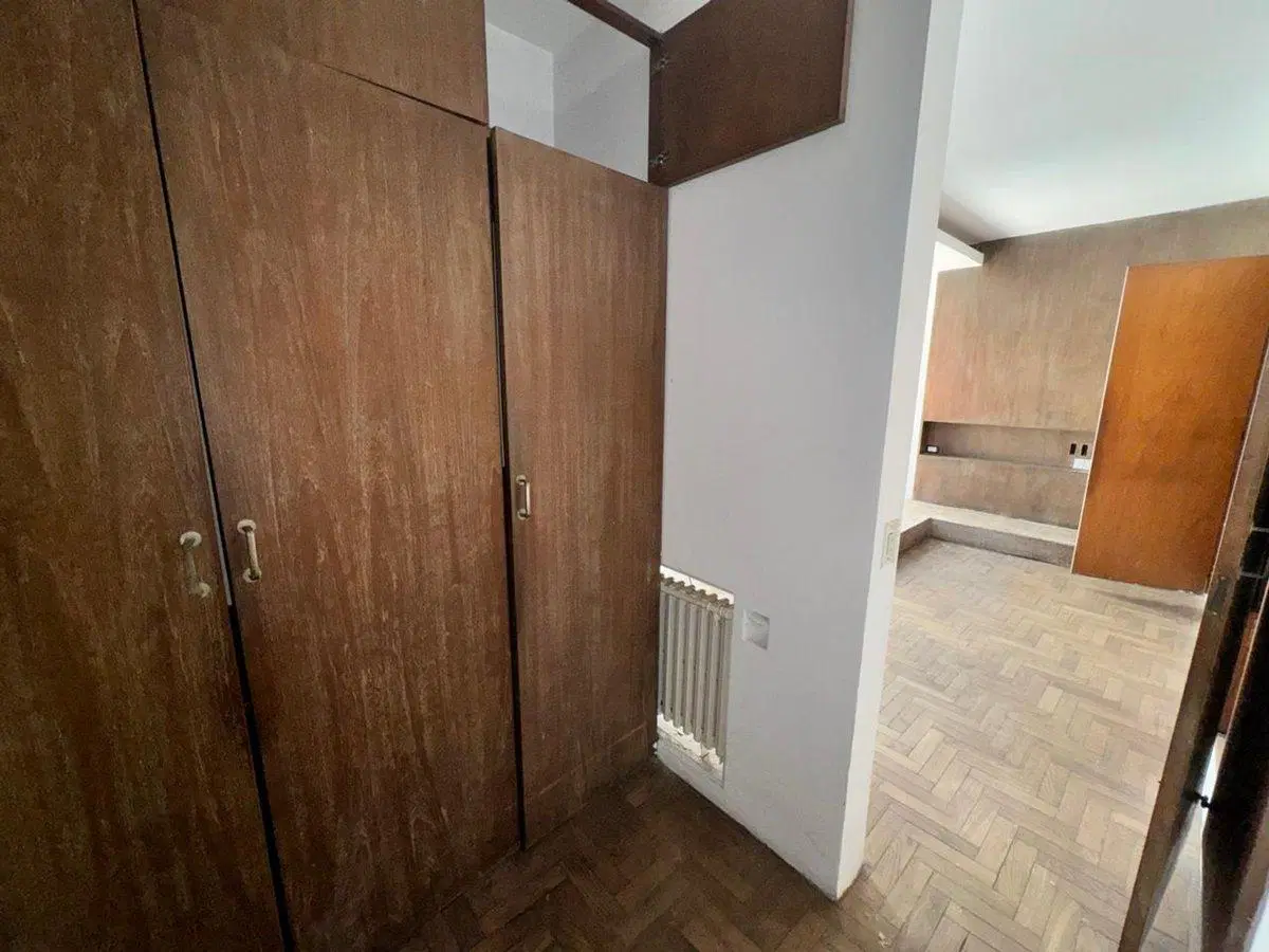 CASA EN VENTA LA PLATA 4 DORMITORIOS 8