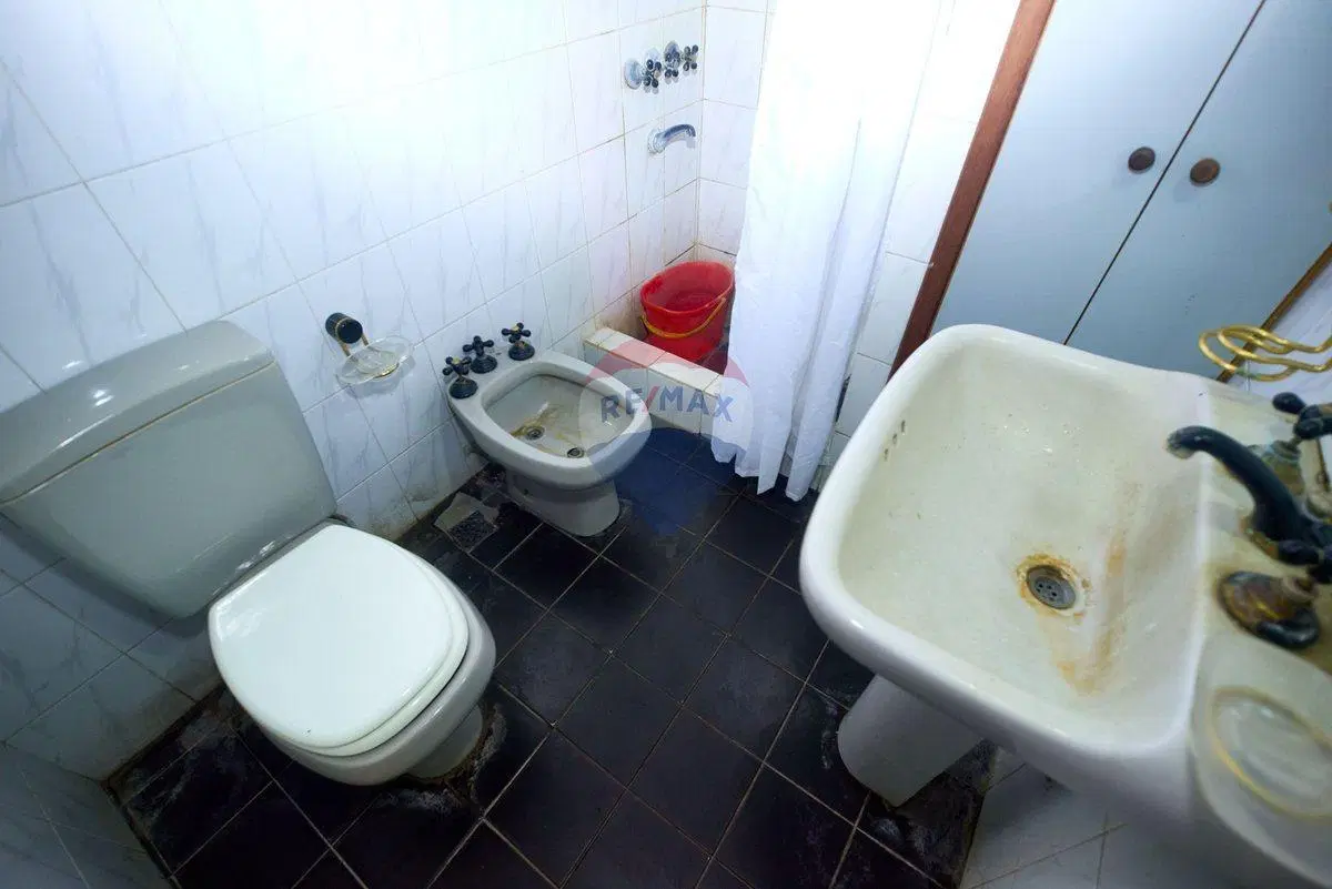 CASA EN VENTA VARELA 4 DORMITORIOS QUINCHO PILETA 5