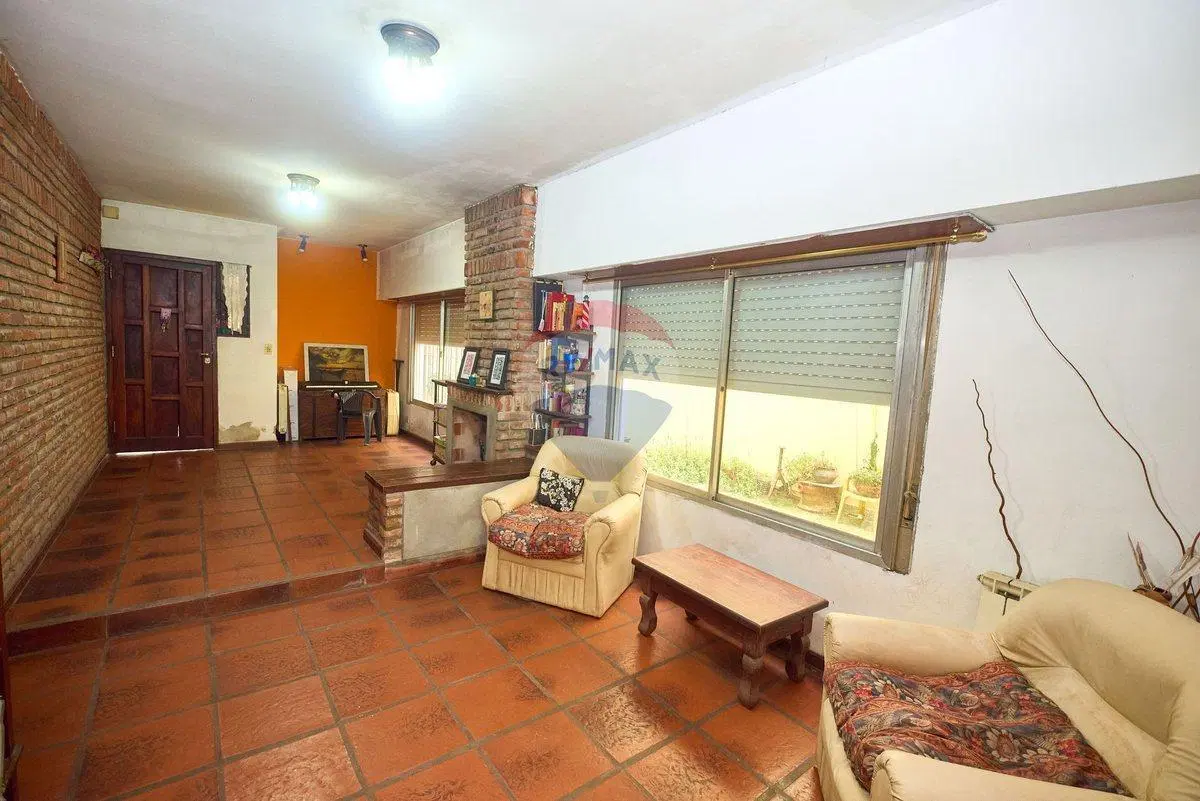 CASA EN VENTA VARELA 4 DORMITORIOS QUINCHO PILETA 4