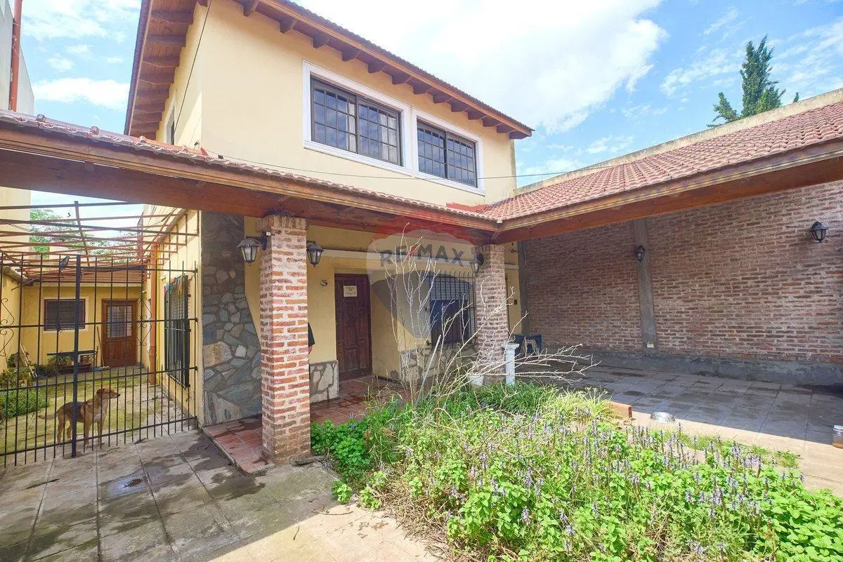 CASA EN VENTA VARELA 4 DORMITORIOS QUINCHO PILETA 2