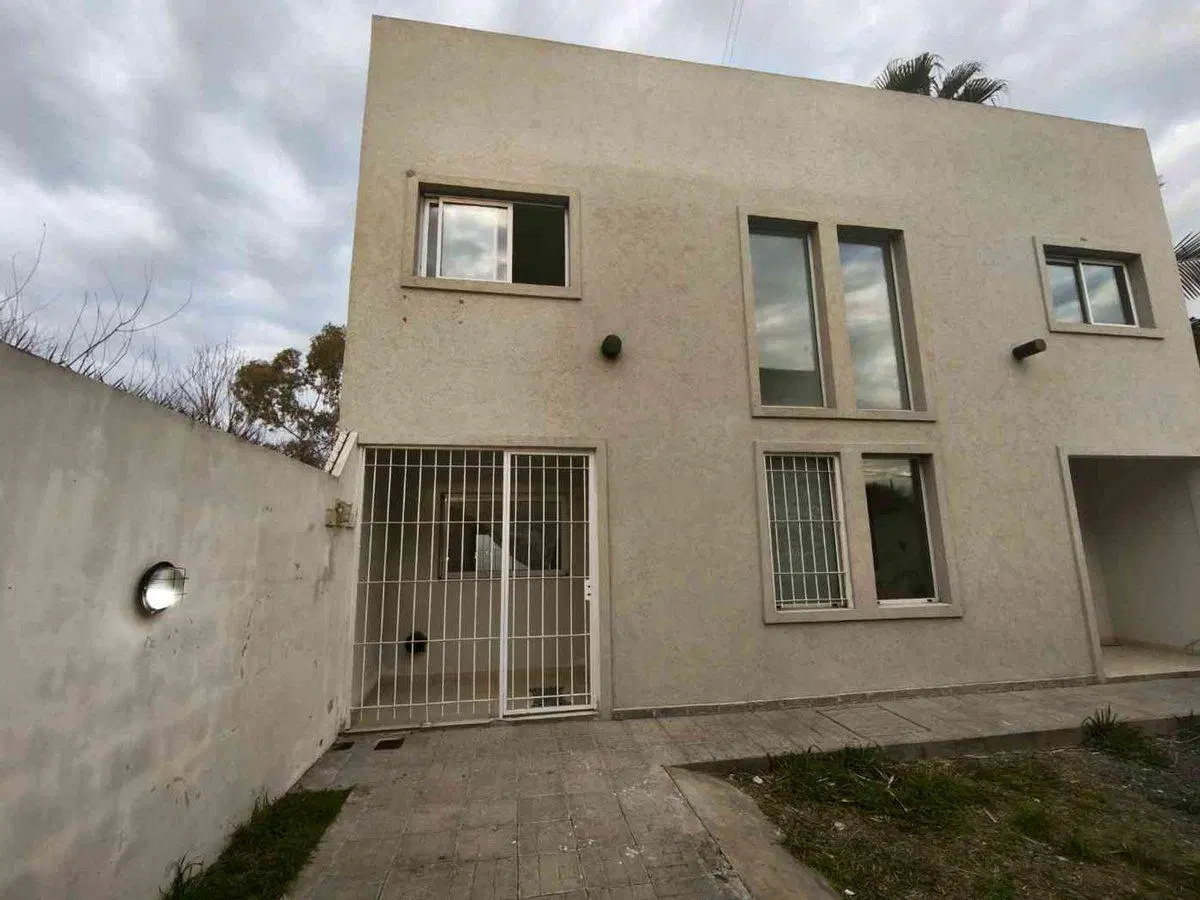 DUPLEX EN VENTA LA PLATA LOS HORNOS 2