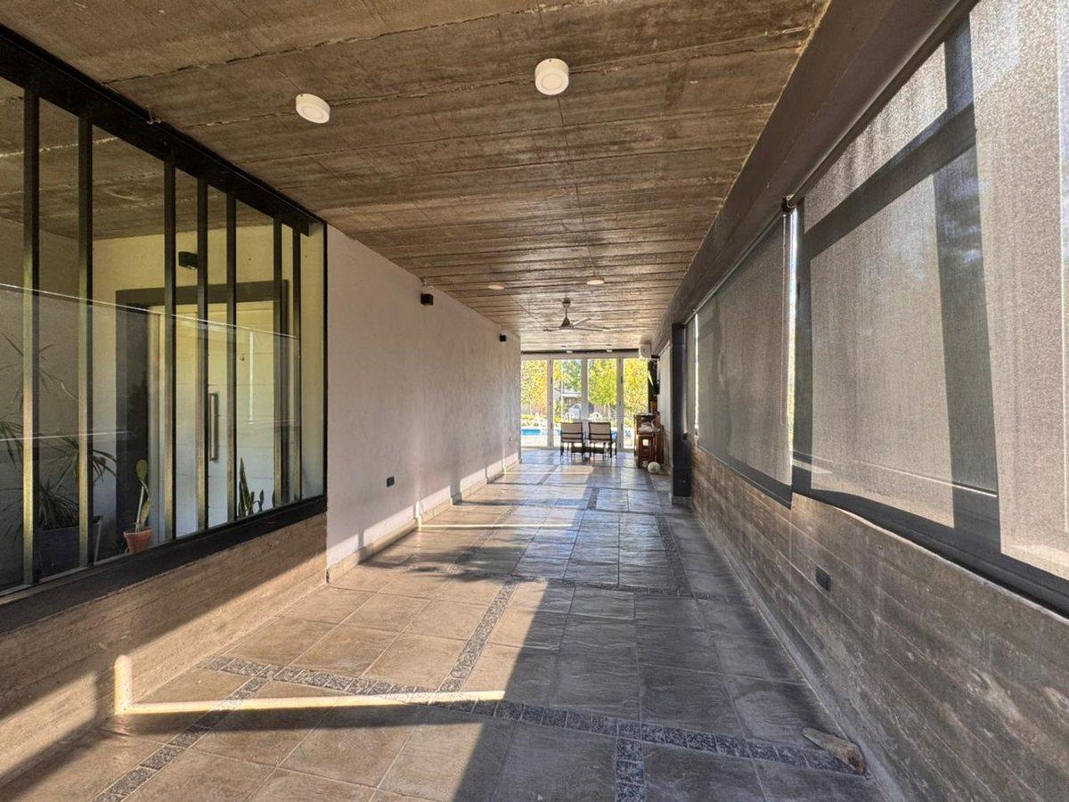 Foto de CASA EN ALQUILER BERISSO 3 DORMITORIOS PILETA, imagen 2