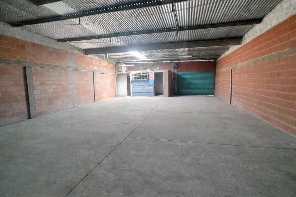 GALPON EN VENTA EN TOLOSA LA PLATA 2