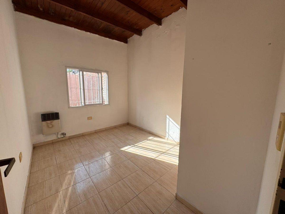 Foto de DEPARTAMENTO VENTA BERISSO 1 DORMITORIO 2 PATIOS, imagen 1