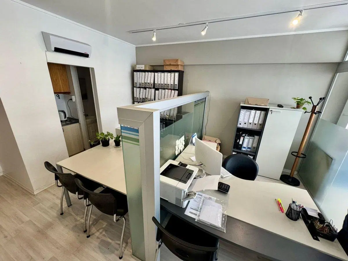 OFICINA EN VENTA LA PLATA AMUEBLADA TRIBUNALES 2