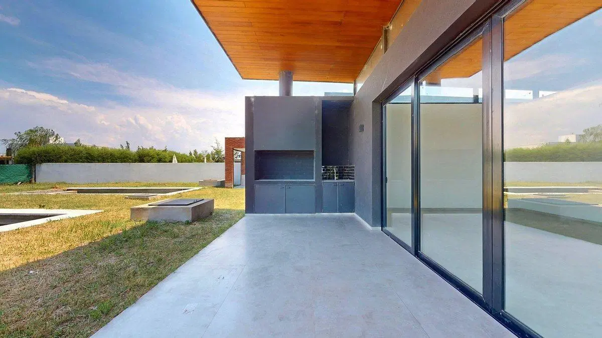 CASA EN VENTA EL QUIMILAR 3 DORMITORIOS PARQUE 8