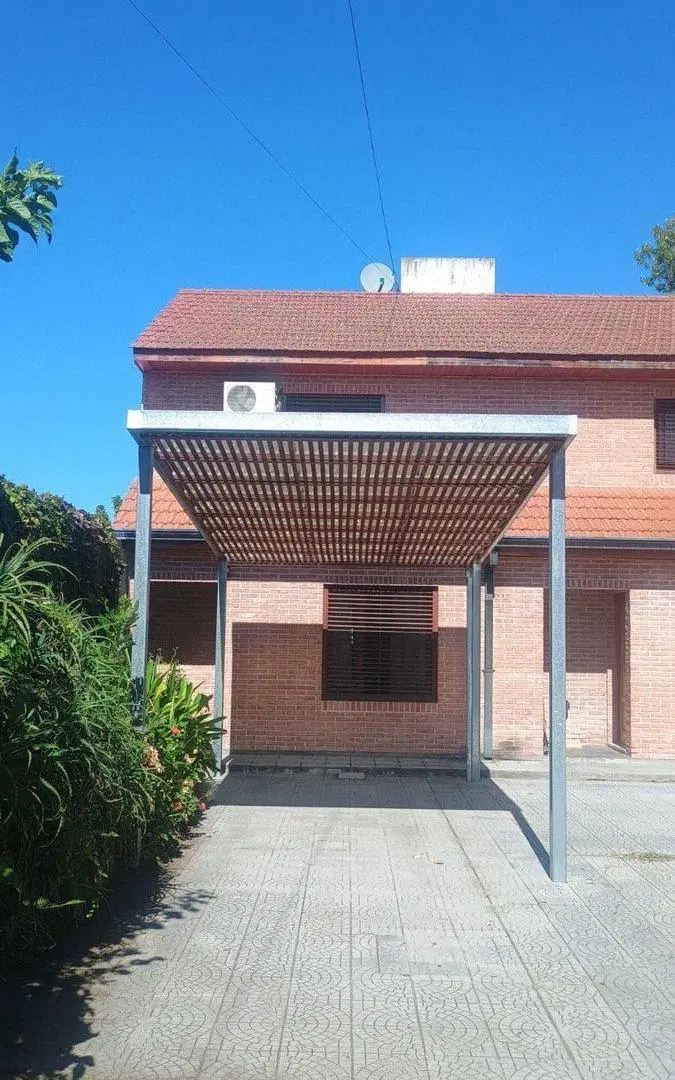DUPLEX EN  VENTA - LA PLATA PATIO PILETA COCHERA 3