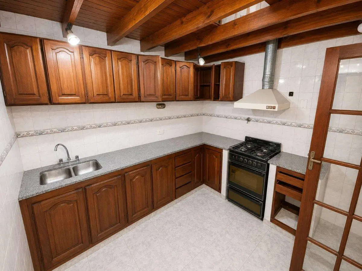 CASA EN VENTA LA PLATA CON PATIO Y QUINCHO 5
