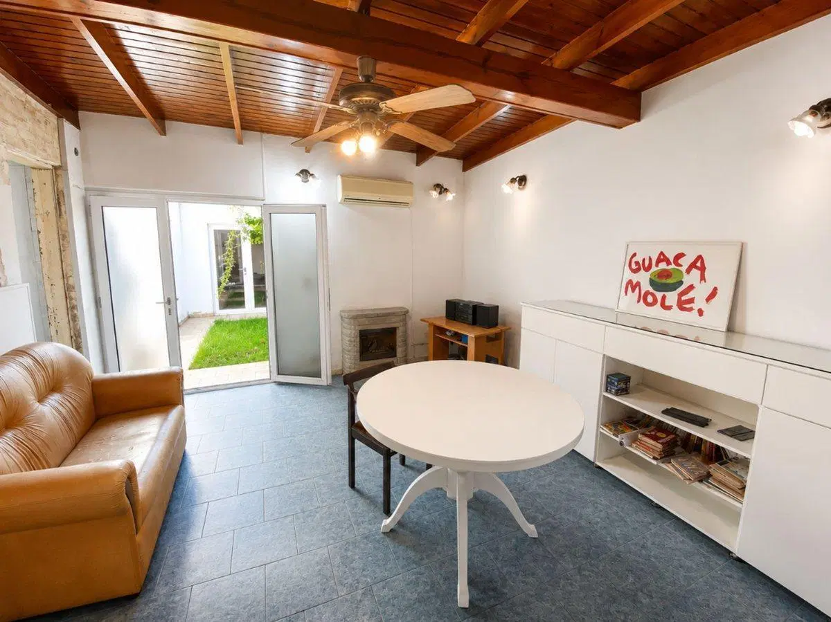 CASA EN VENTA LA PLATA CON PATIO Y QUINCHO 4