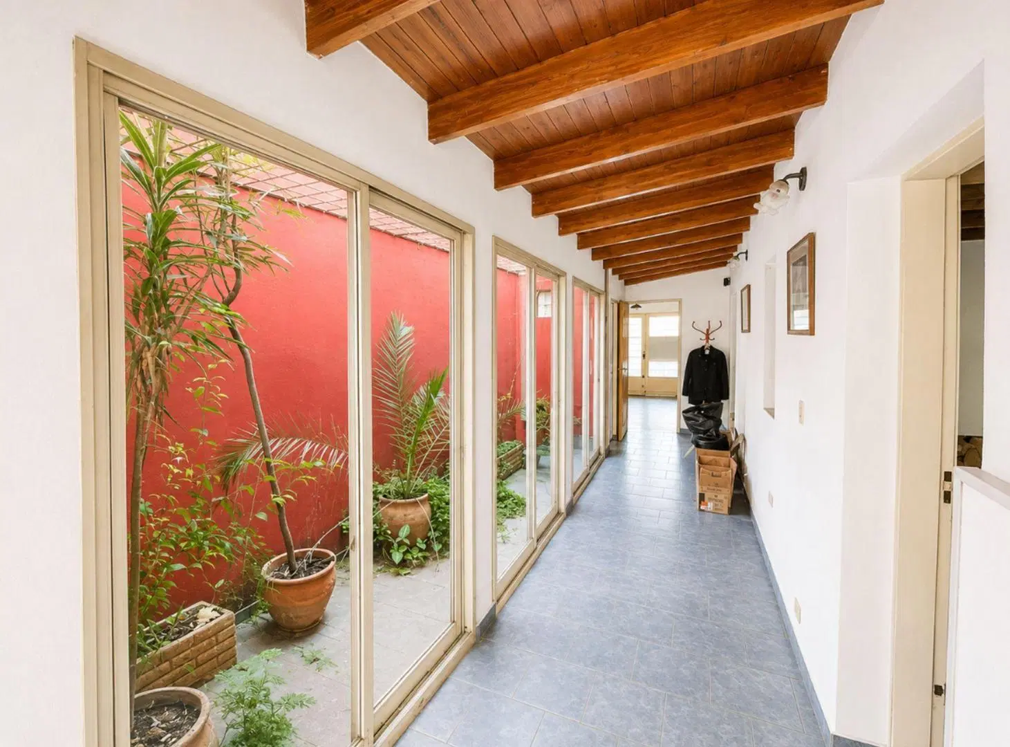 CASA EN VENTA LA PLATA CON PATIO Y QUINCHO 2
