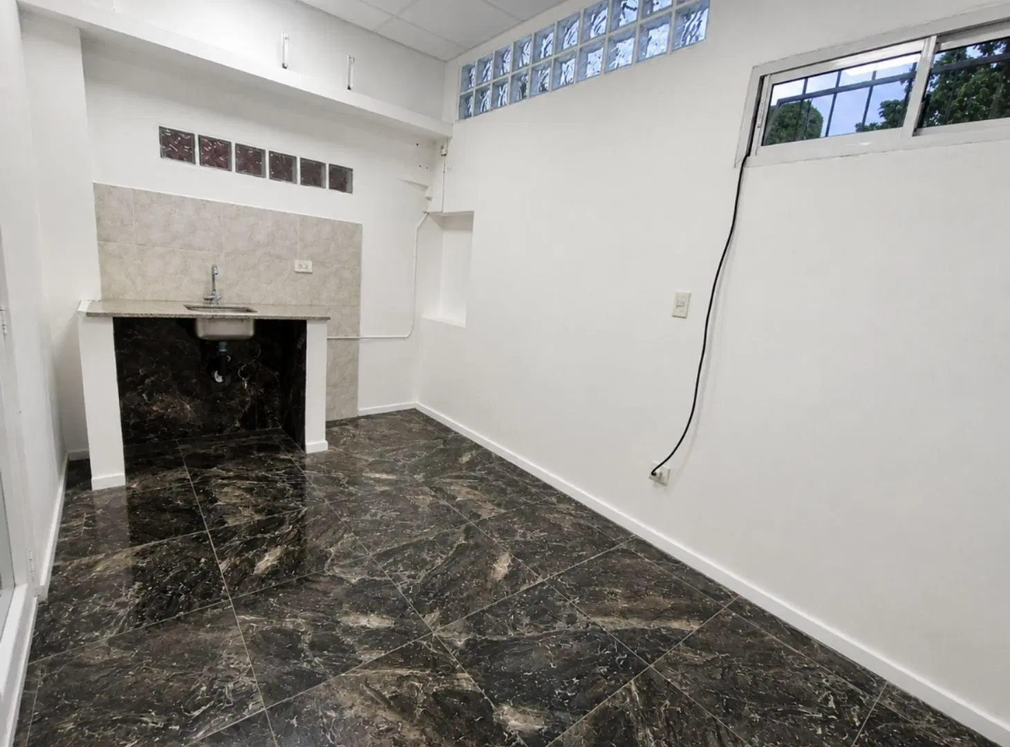 LOCAL COMERCIAL EN ALQUILER EN LOS HORNOS LA PLATA 5