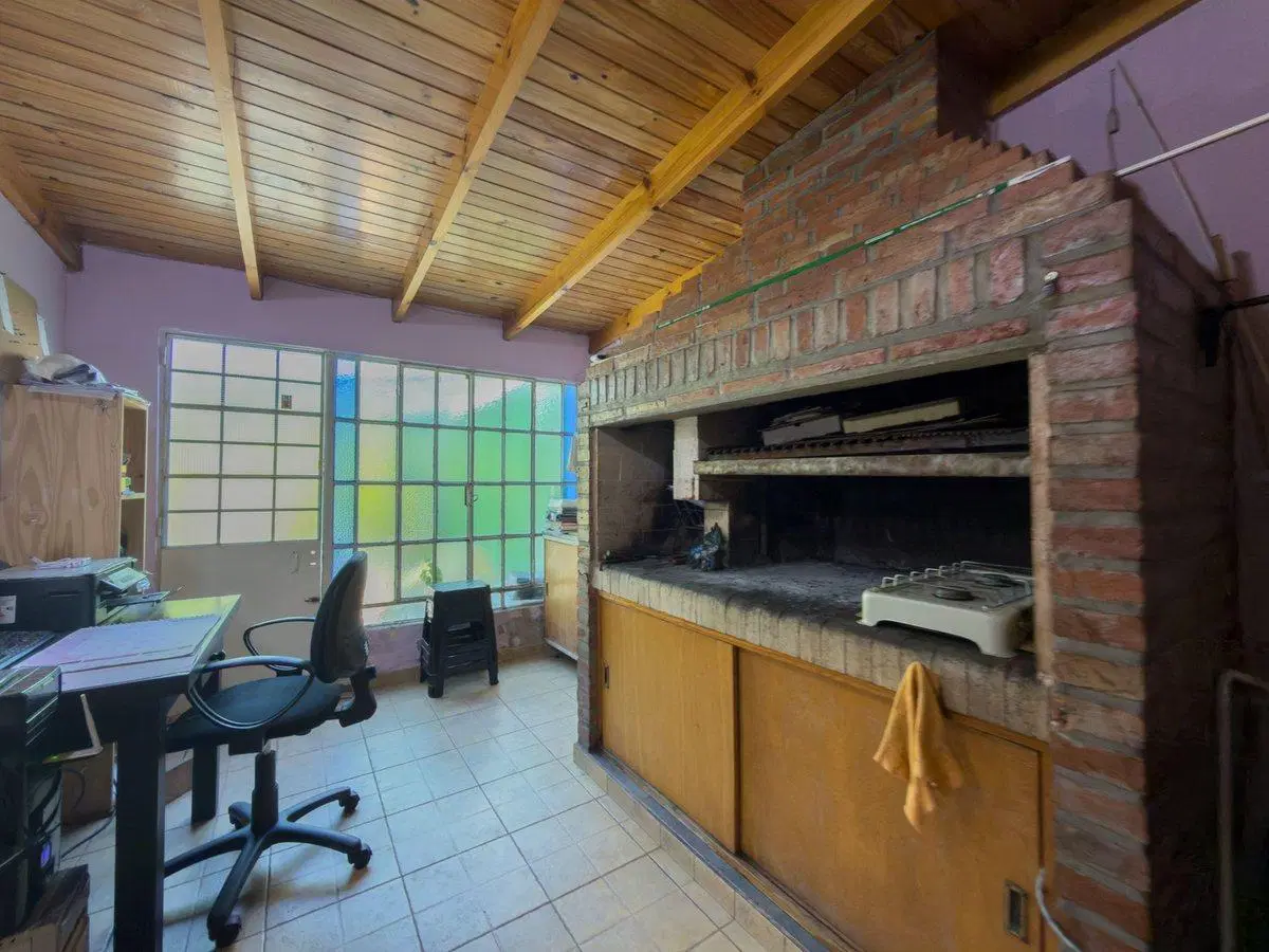 CASA EN VENTA LA PLATA 2 DORMITORIOS Y PARQUE 8