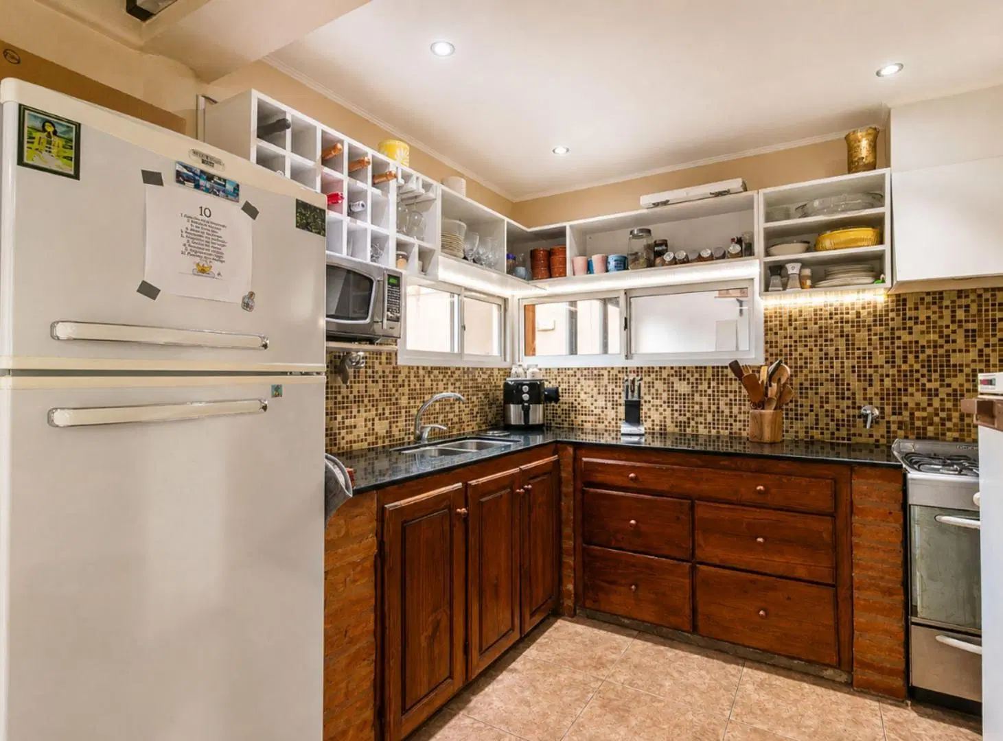 CASA EN VENTA SICARDI 4 DORMITORIOS PATIO Y PILETA 3